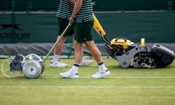 وضع اللمسات الأخيرة لملاعب ويمبلدون قبل ساعات على انطلاق نهائي الرجال.